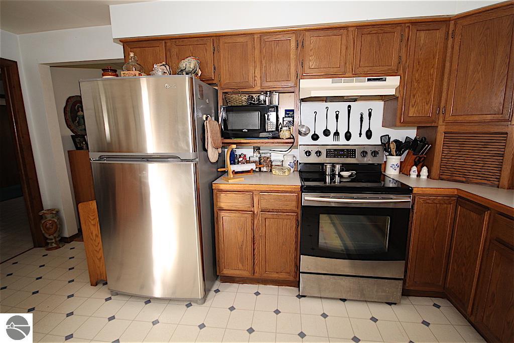 4958 E Pleasant Valley Rd, Shepherd, MI 48883 photo 4