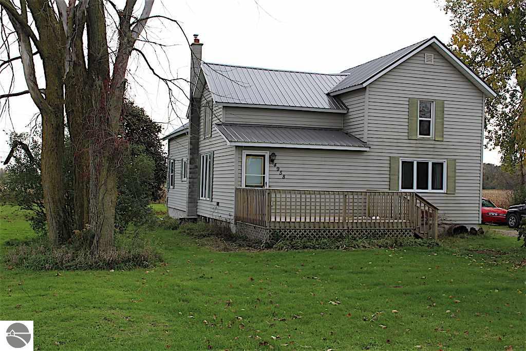 4958 E Pleasant Valley Rd, Shepherd, MI 48883 photo 1