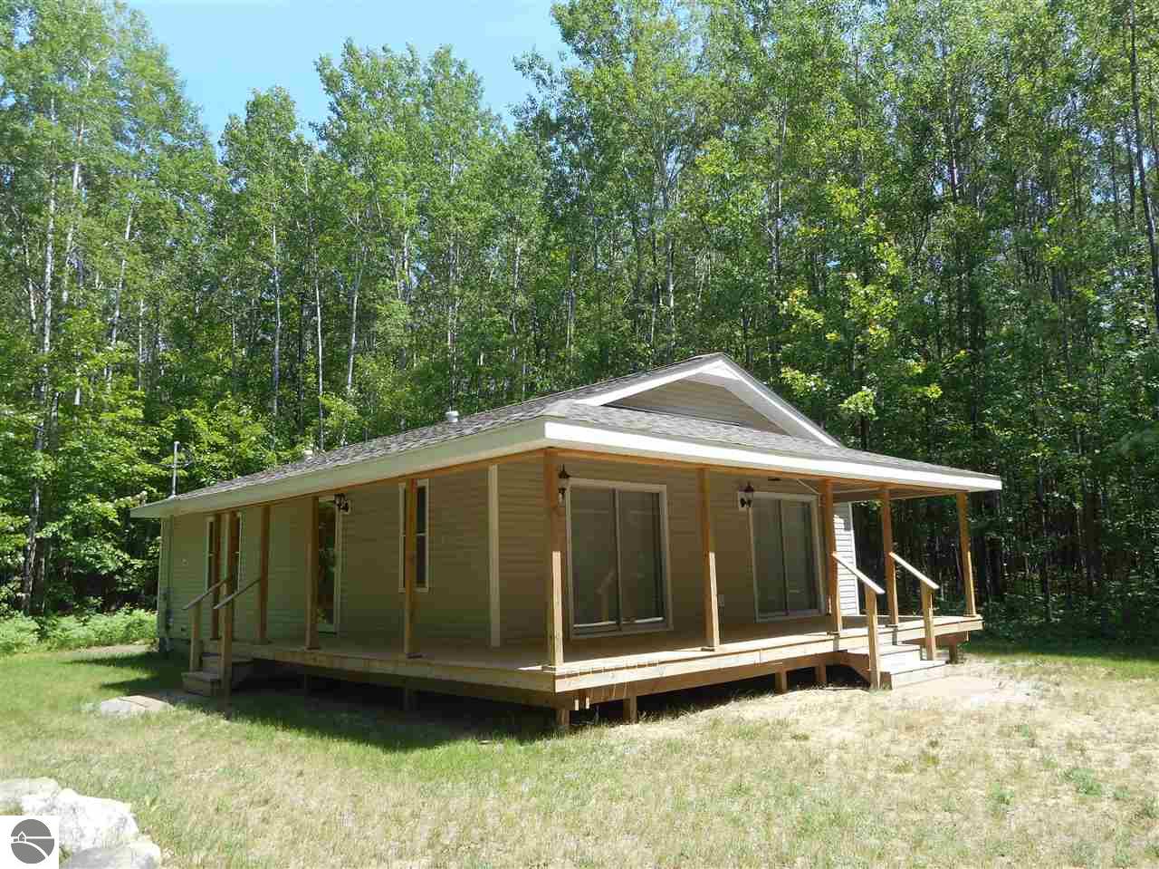4334 Hamilton Dr, Harrison, MI 48625 photo 2