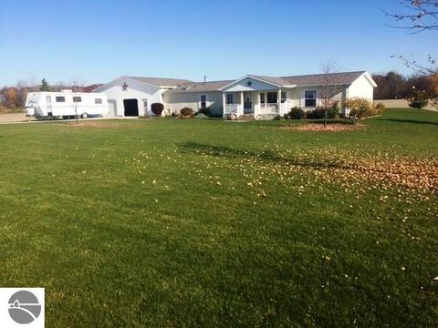 2751 S Jerome Rd, Ithaca, MI 48847 photo 1