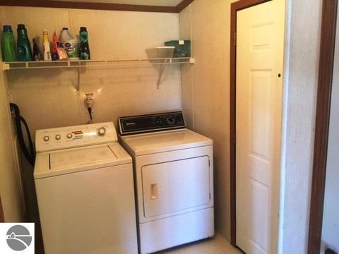 2751 S Jerome Rd, Ithaca, MI 48847 photo 3