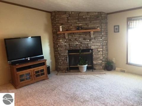 2751 S Jerome Rd, Ithaca, MI 48847 photo 2