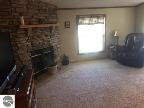2751 S Jerome Rd, Ithaca, MI 48847 photo 4