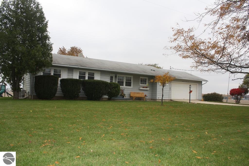 7677 S Leaton Rd, Shepherd, MI 48883 photo 2