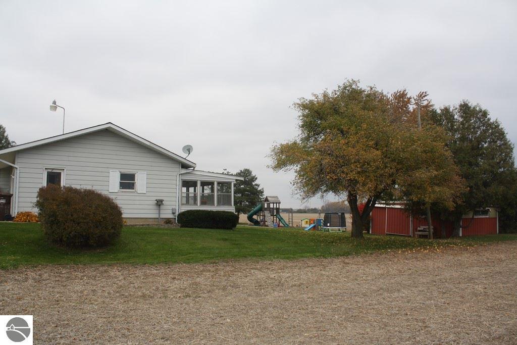 7677 S Leaton Rd, Shepherd, MI 48883 photo 4