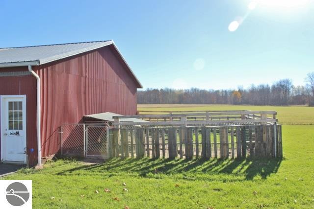 10675 W Washington Rd, Sumner, MI 48889 photo 31