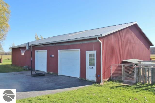 10675 W Washington Rd, Sumner, MI 48889 photo 32