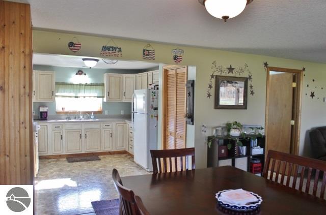 10675 W Washington Rd, Sumner, MI 48889 photo 12