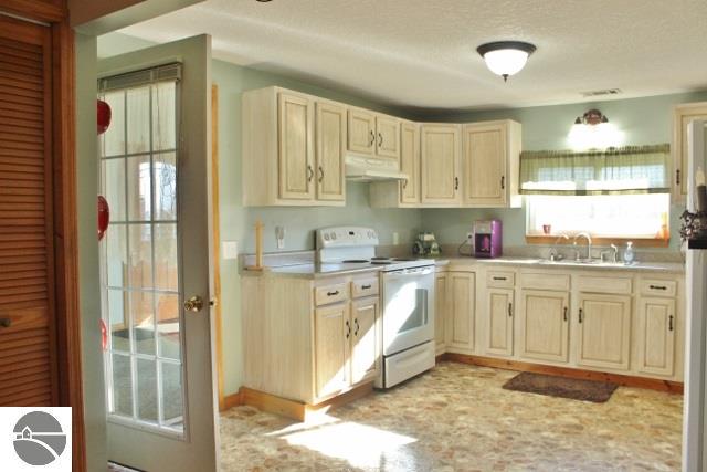 10675 W Washington Rd, Sumner, MI 48889 photo 14
