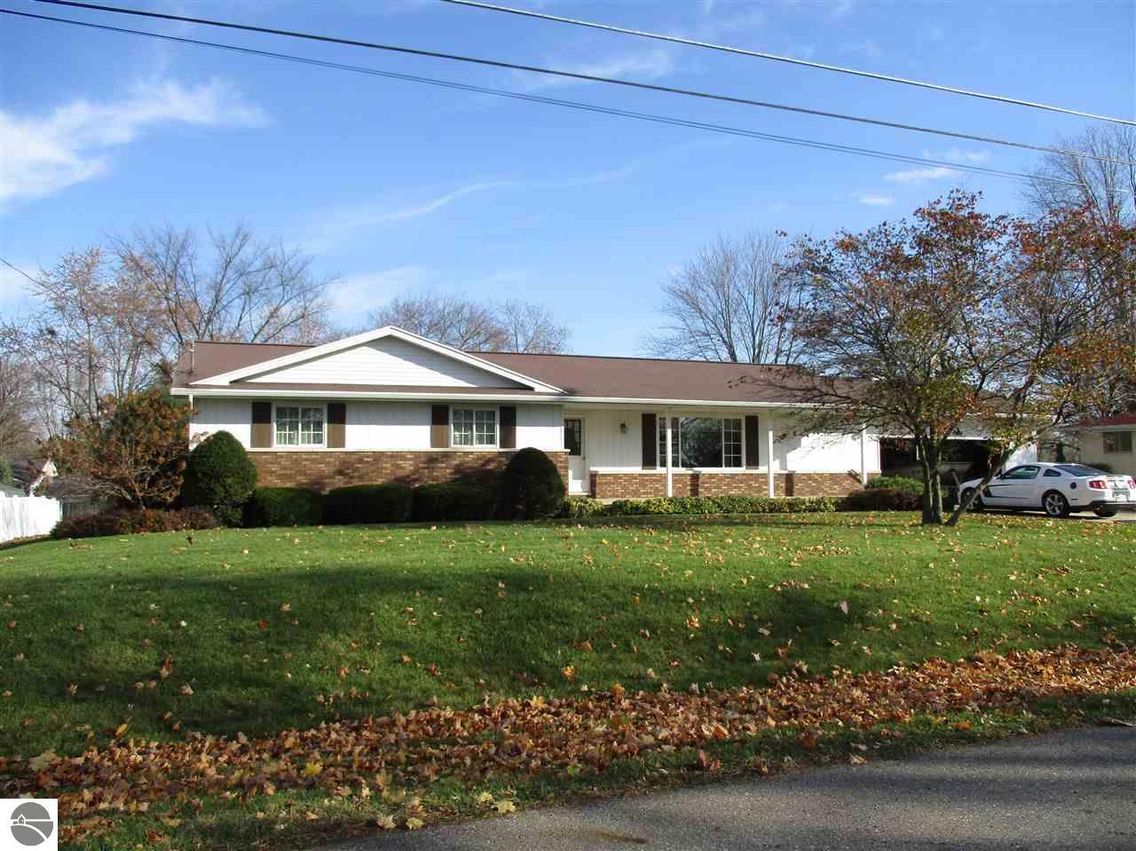 240 Golfside Dr, Alma, MI 48801 photo 1