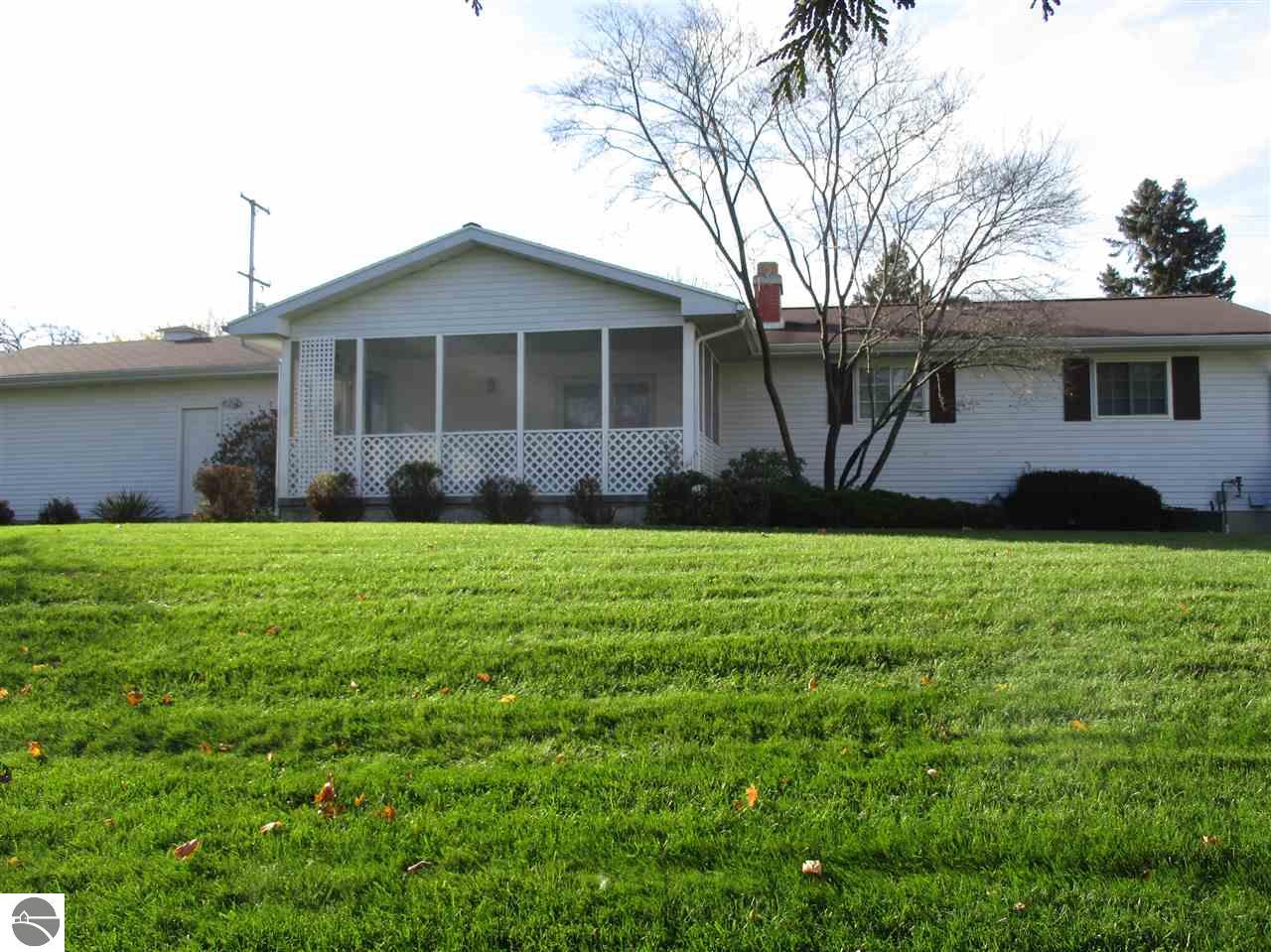 240 Golfside Dr, Alma, MI 48801 photo 3