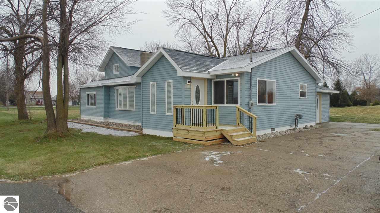 4878 E Baseline Rd, Mount Pleasant, MI 48858 photo 1