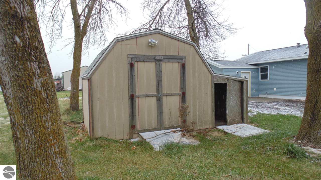 4878 E Baseline Rd, Mount Pleasant, MI 48858 photo 4