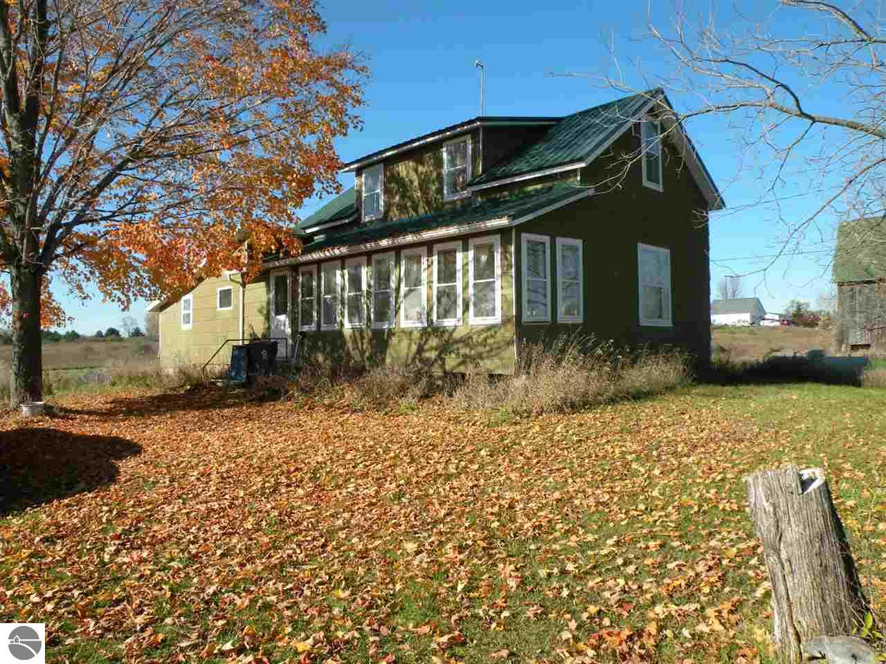 1595 Oberlin Rd, Gladwin, MI 48624 photo 1