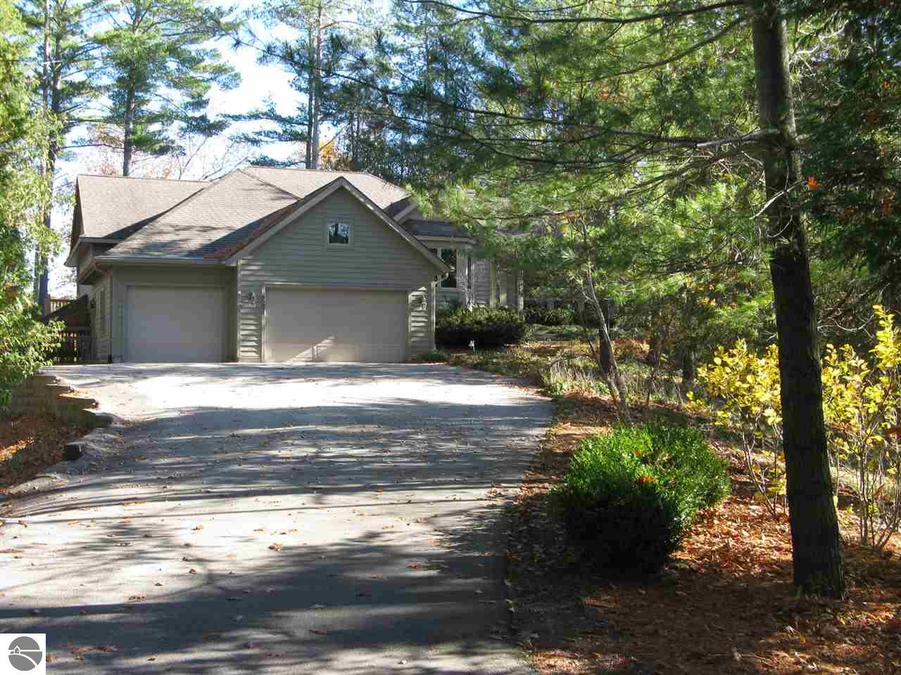 9281 E Pointe Dr, Empire, MI 49630 photo 4