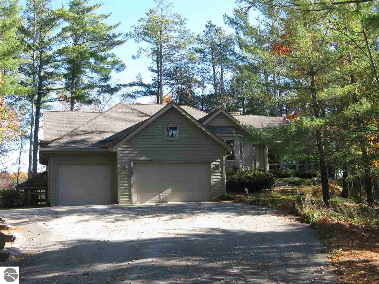 9281 E Pointe Dr, Empire, MI 49630 photo 5