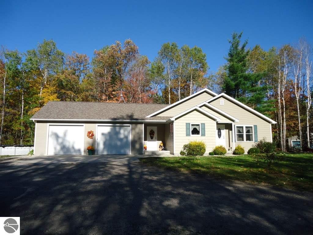 4580 Queens Way, Gladwin, MI 48624 photo 1