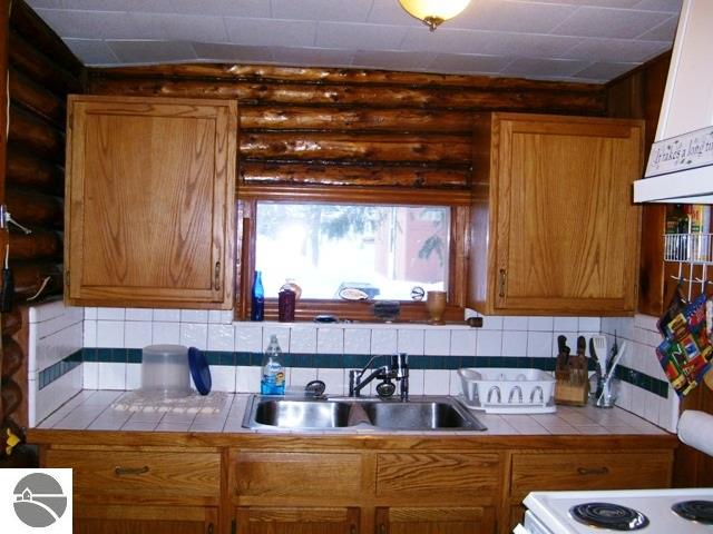 4705 Lancelot Ct, Gladwin, MI 48624 photo 10