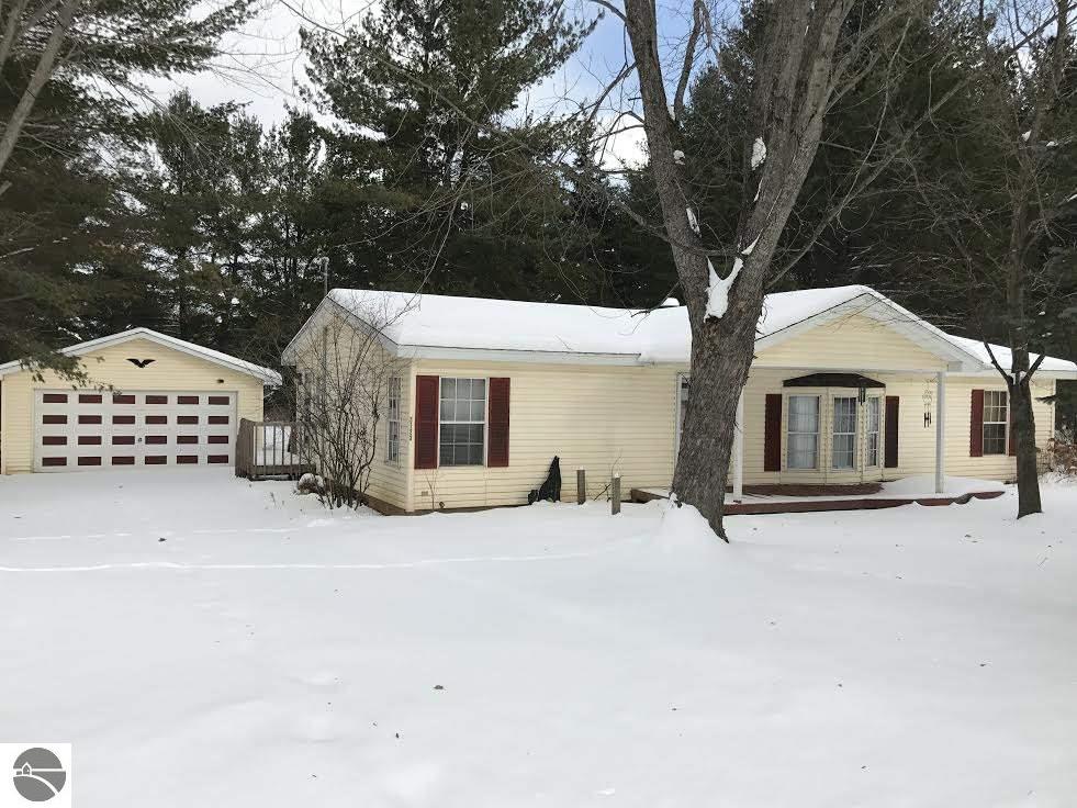 3723 Shoreline Dr, Lupton, MI 48635 photo 1