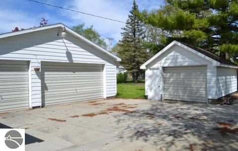 215 S Main St, Ithaca, MI 48847 photo 2