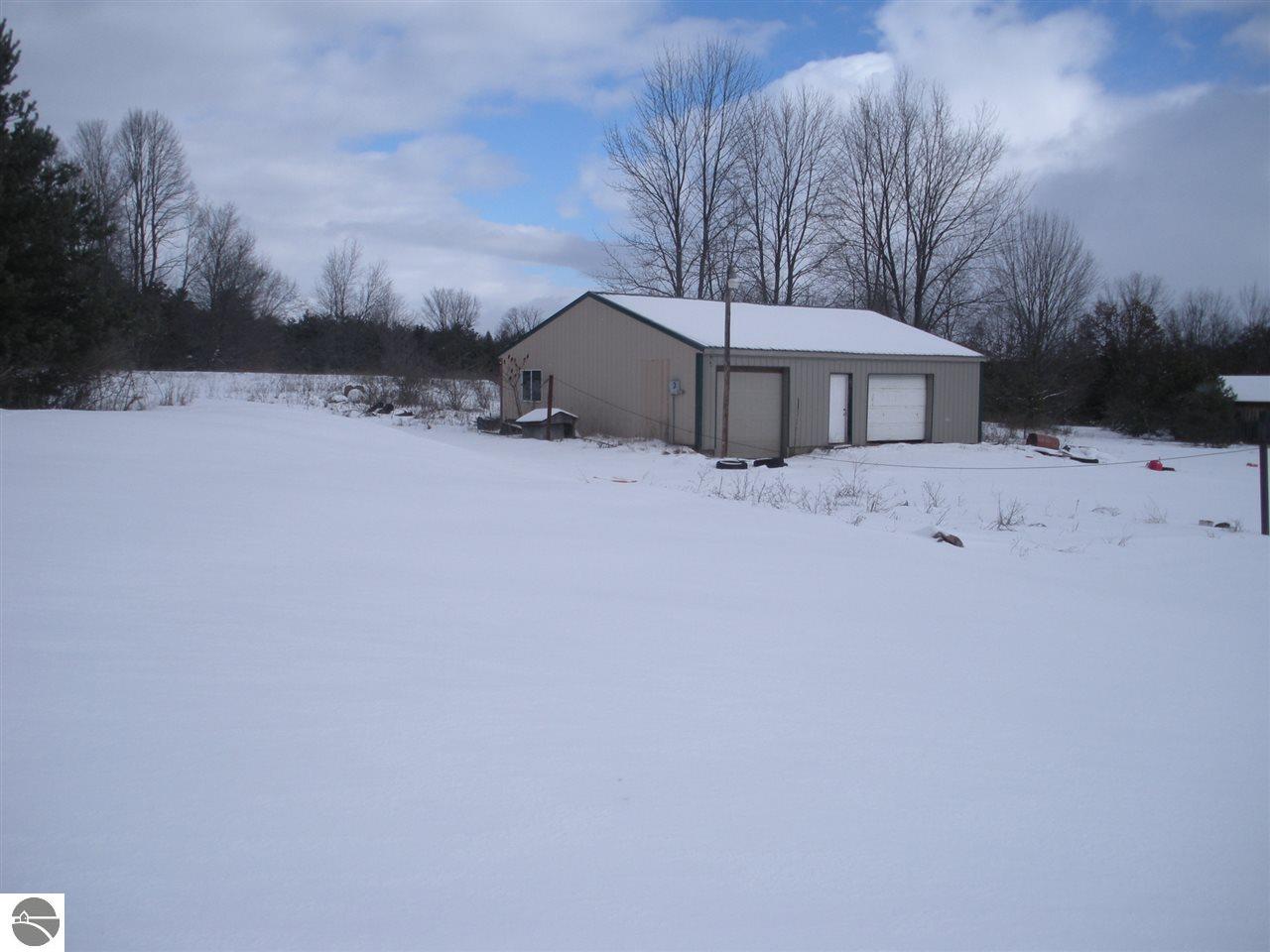 10480 Second St, Farwell, MI 48622 photo 5