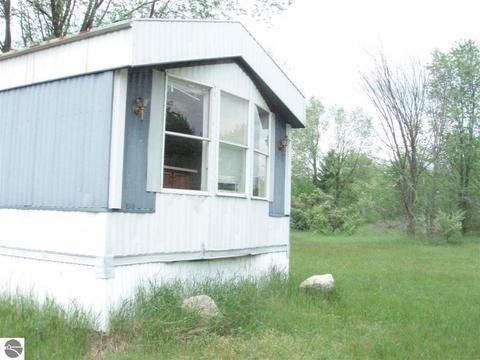 10490 Second St, Farwell, MI 48622 photo 2