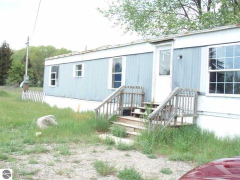 10490 Second St, Farwell, MI 48622 photo 1