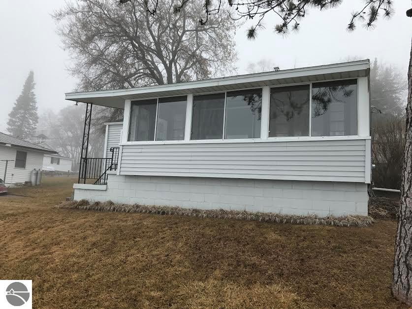 847 Hawthorn Dr, Lupton, MI 48635 photo 2