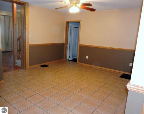 514 E Newark St, Ithaca, MI 48847 photo 6