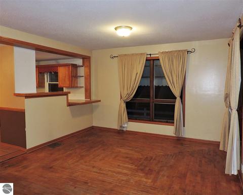 514 E Newark St, Ithaca, MI 48847 photo 9