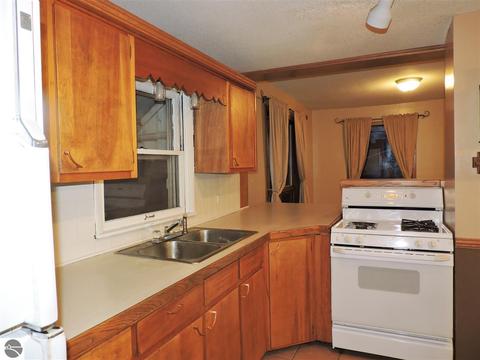 514 E Newark St, Ithaca, MI 48847 photo 5