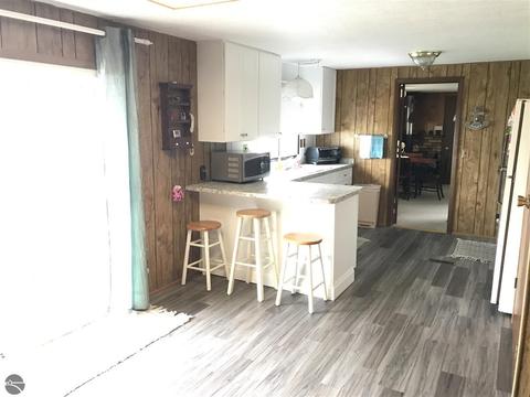 560 N Huron, Au Gres, MI 48703 photo 6