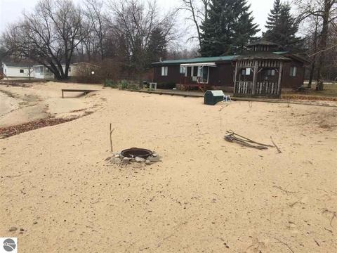 560 N Huron, Au Gres, MI 48703 photo 1