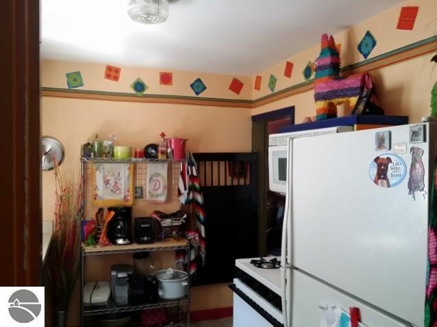 602 E Sixth St, Clare, MI 48617 photo 7