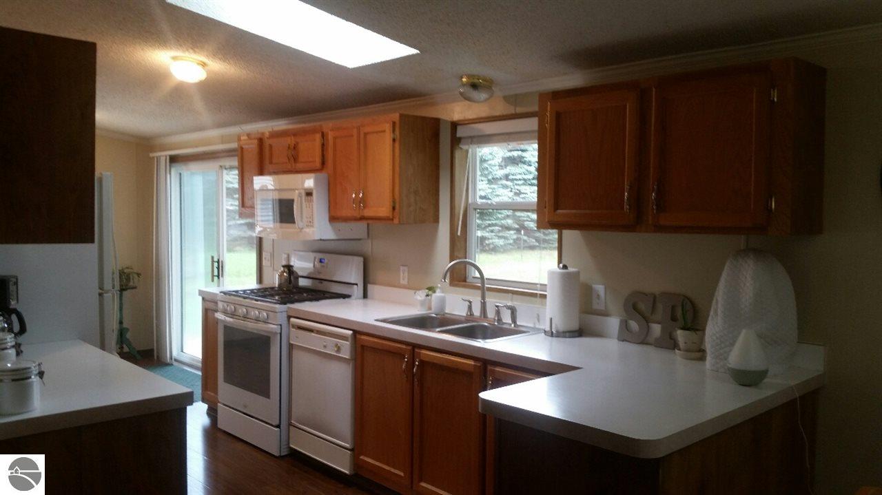 310 E Pine St, Mesick, MI 49668 photo 2