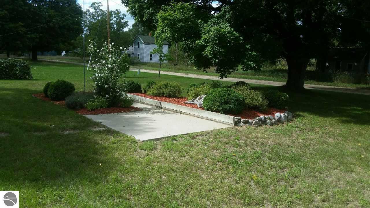 310 E Pine St, Mesick, MI 49668 photo 25