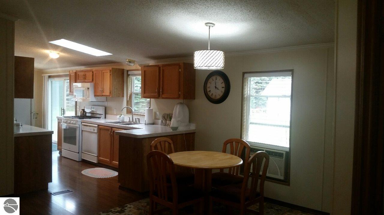 310 E Pine St, Mesick, MI 49668 photo 5