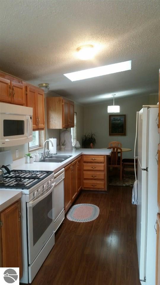 310 E Pine St, Mesick, MI 49668 photo 3