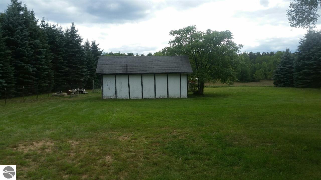 310 E Pine St, Mesick, MI 49668 photo 22