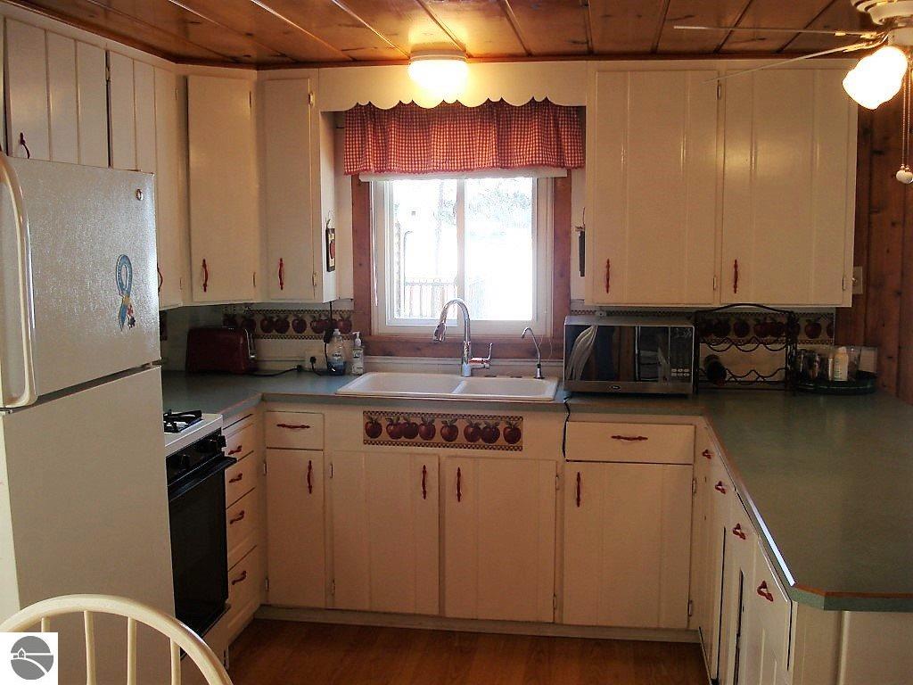 1350 Hillcrest, Harrison, MI 48625 photo 3