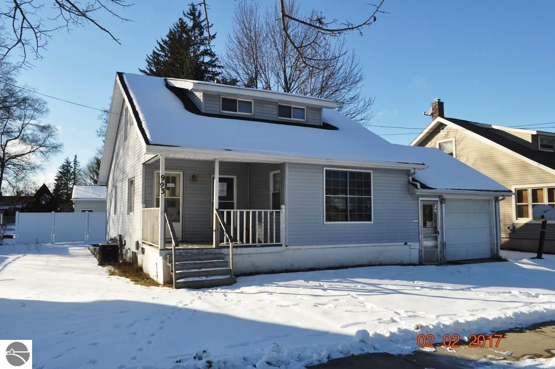 903 Beech, Clare, MI 48617 photo 2
