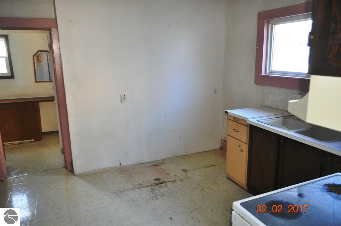 903 Beech, Clare, MI 48617 photo 14