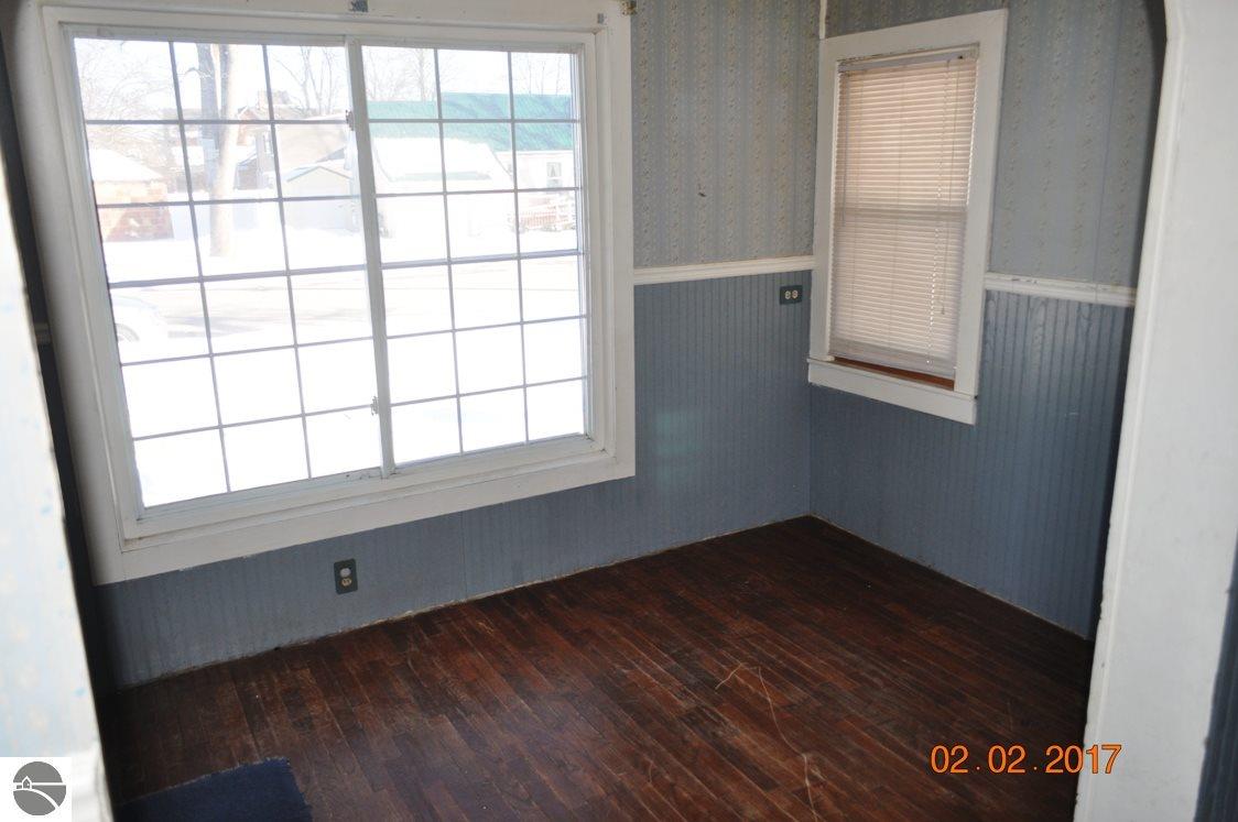 903 Beech, Clare, MI 48617 photo 4