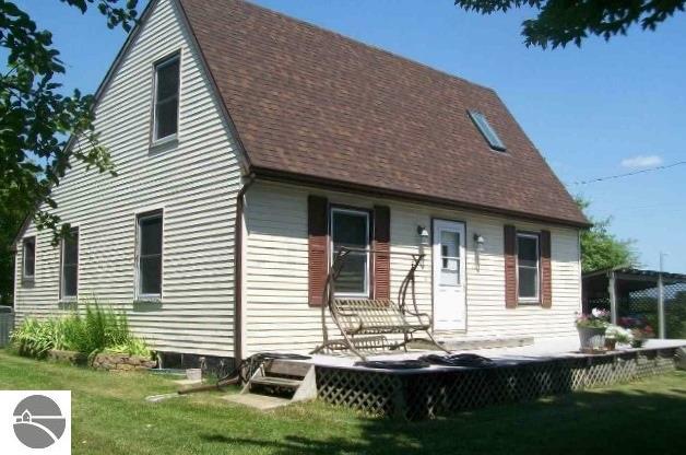 9532 W Saint Charles Rd, Sumner, MI 48889 photo 1