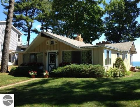 907 S Crescent Dr, Au Gres, MI 48703 photo 2