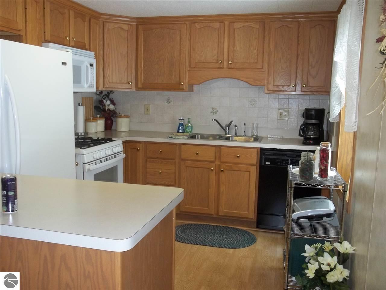 442 Everett Trl, Hale, MI 48739 photo 9