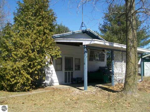1287 Shepard St, Crystal, MI 48818 photo 1
