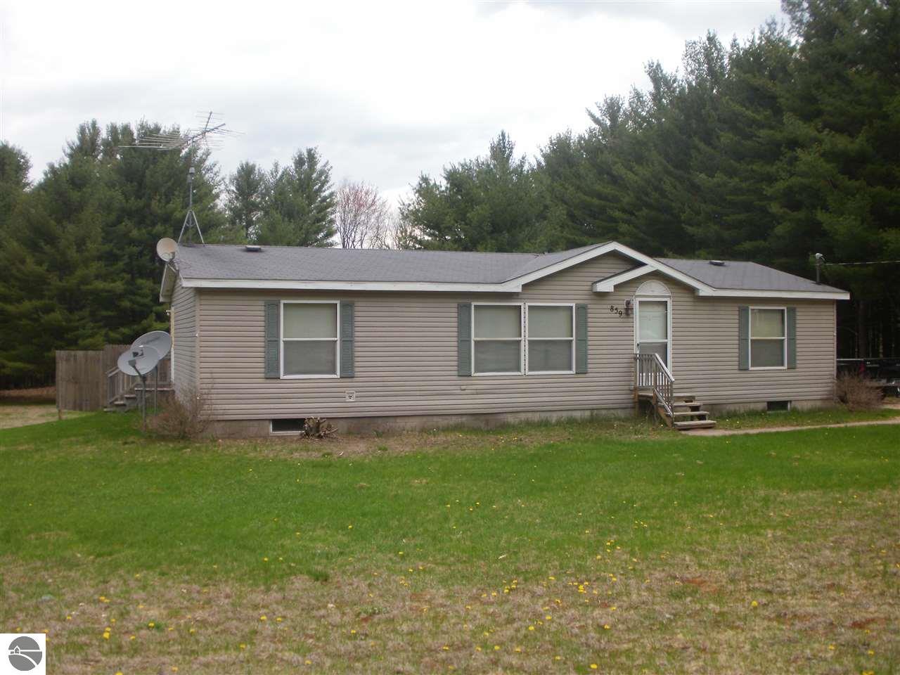 859 E 16 Rd, Mesick, MI 49668 photo 1