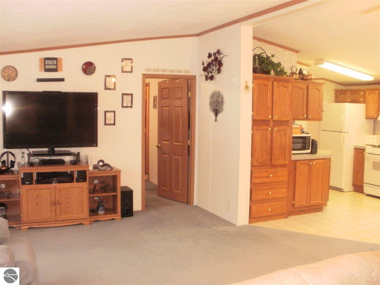 859 E 16 Rd, Mesick, MI 49668 photo 7