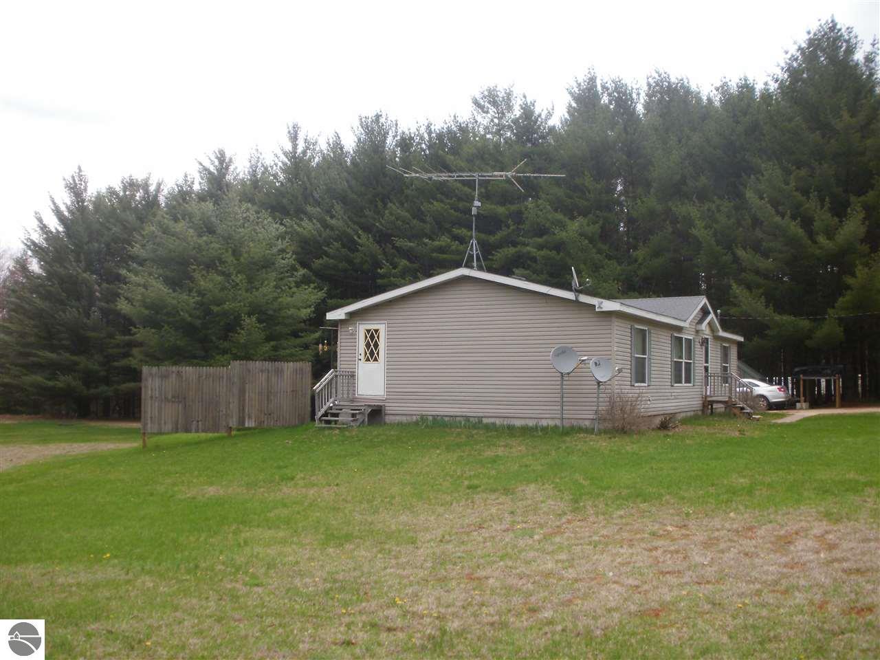 859 E 16 Rd, Mesick, MI 49668 photo 15